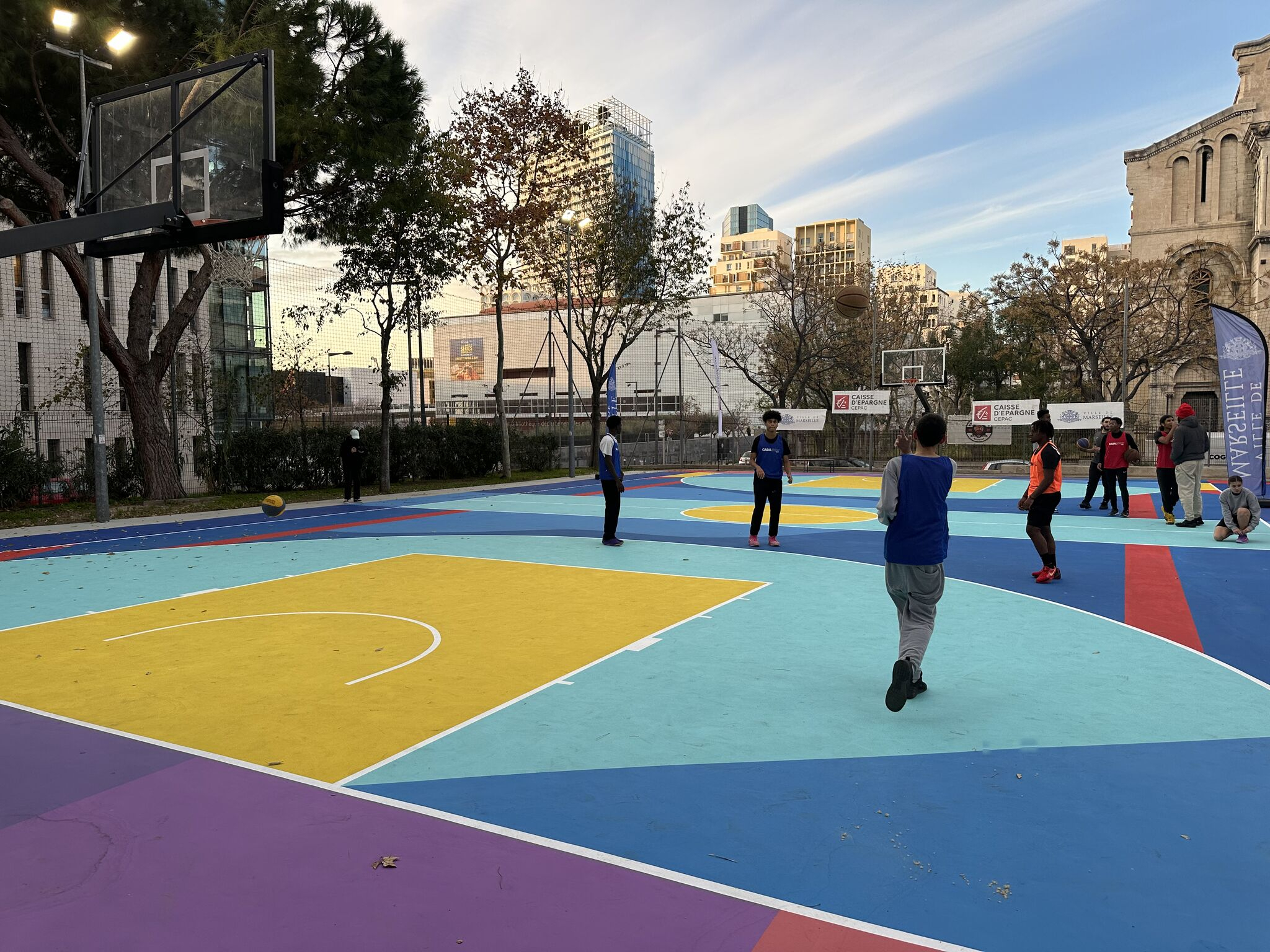 Inauguration d'un terrain de basket 3x3 à Marseille ! 